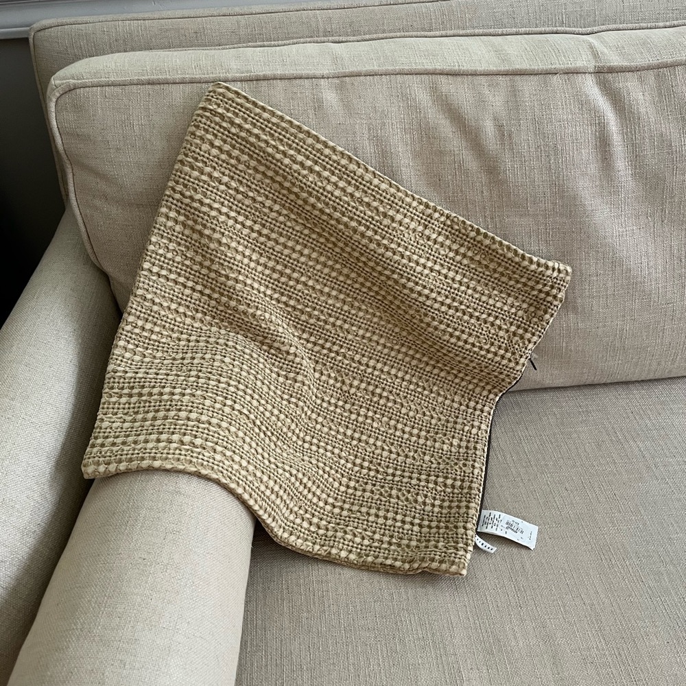 Pottery Barn Honeycomb pillow cover (1) new without tags